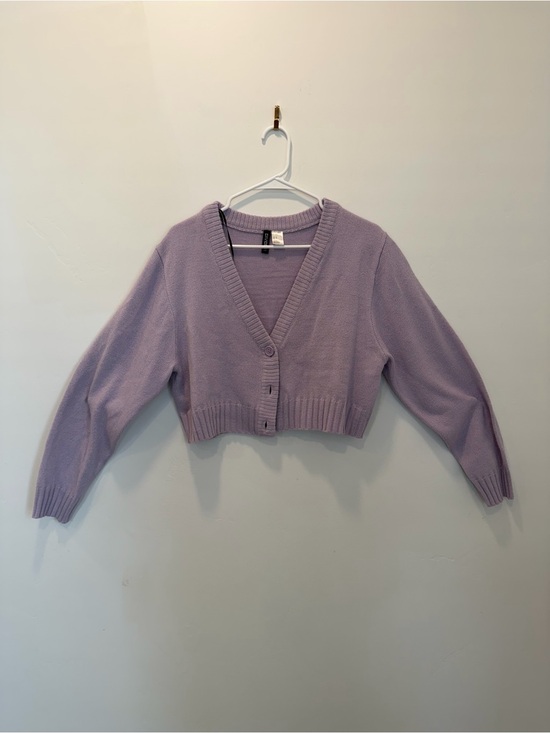 Divided Sweaters - Divided Lavender Cropped V-Neck Button Cardigan